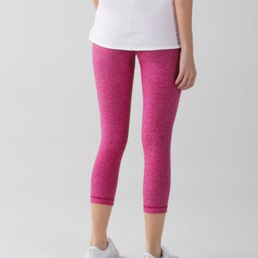 🍋Like New Lululemon Wunder Under Crop II - Picture 3 of 12
